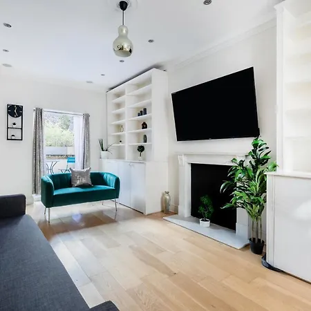 Beautiful 4 Bedroom House Near Paddington Station Holiday home London