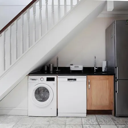Holiday home Beautiful 4 Bedroom House Near Paddington Station