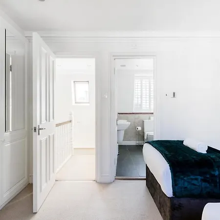 Beautiful 4 Bedroom House Near Paddington Station * London