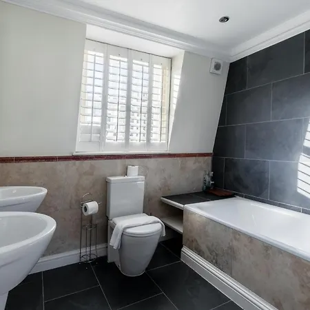 Holiday home Beautiful 4 Bedroom House Near Paddington Station