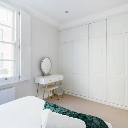 Beautiful 4 Bedroom House Near Paddington Station London