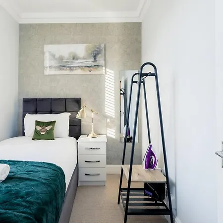 Beautiful 4 Bedroom House Near Paddington Station