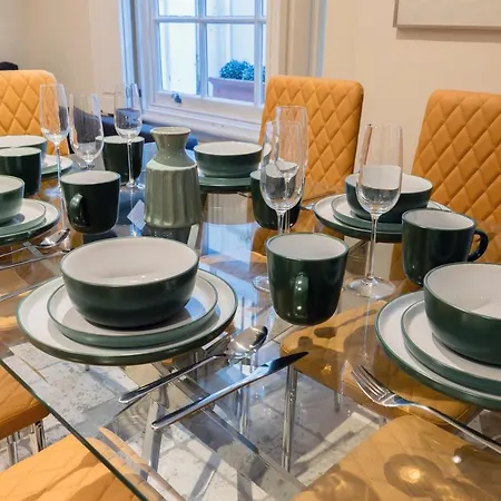 Beautiful 4 Bedroom House Near Paddington Station