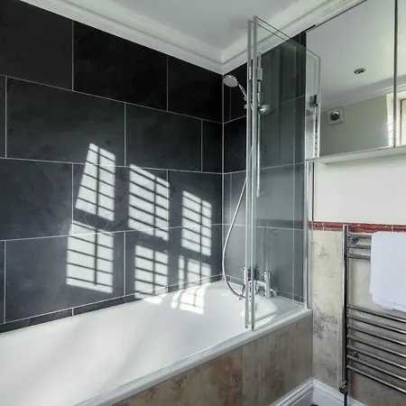 Beautiful 4 Bedroom House Near Paddington Station * London