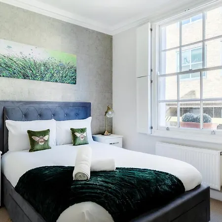 Beautiful 4 Bedroom House Near Paddington Station Holiday home *