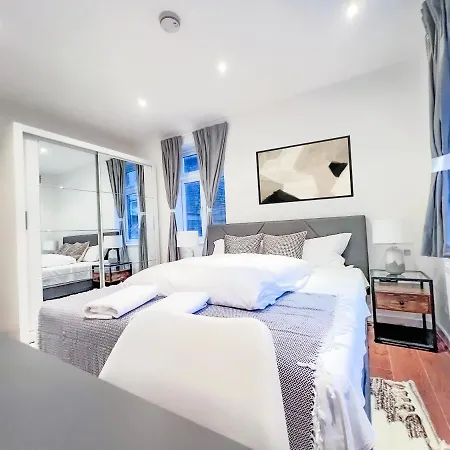 Prime Location Camden Luxury Sleeps 6 London