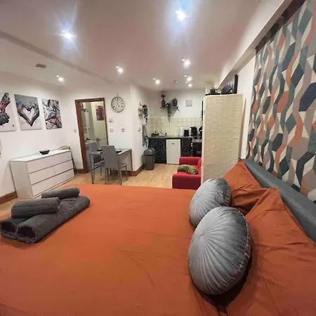 Nice Studioflat In * London