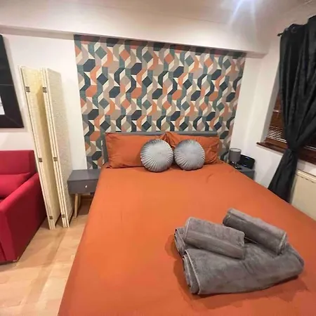 Nice Studioflat In Apartment London
