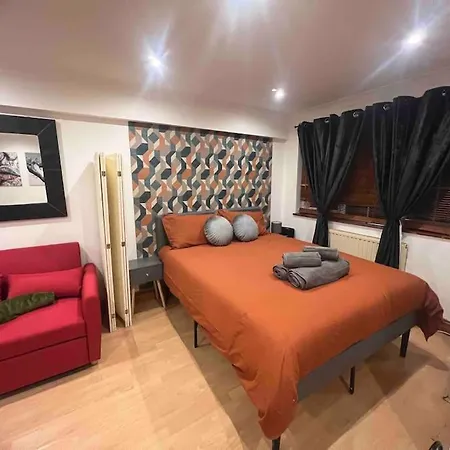 Nice Studioflat In Apartment London
