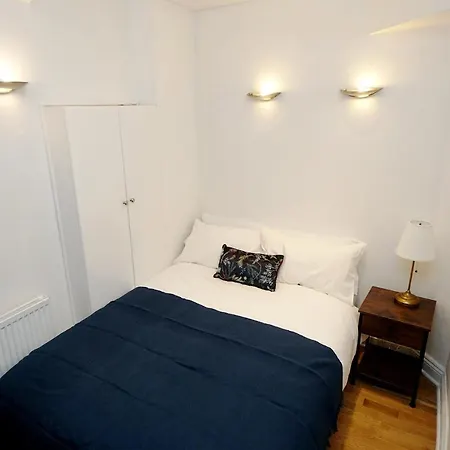 Cozy Retreat By Aresti * London