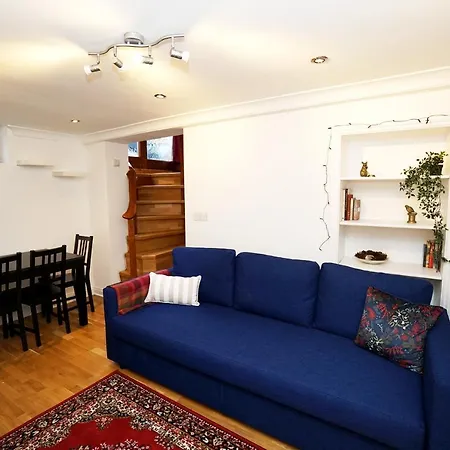 Apartment Cozy Retreat By Aresti