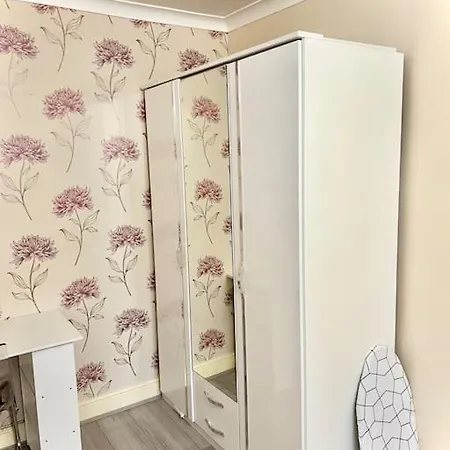Apartment Cosy 2 Bedroom Detached House In