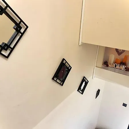 Apartment Cosy 2 Bedroom Detached House In *