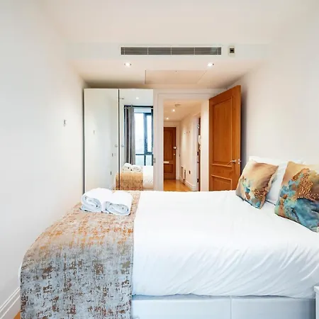 Paddington Basin View Apartment