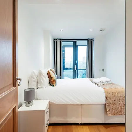 Paddington Basin View Apartment London