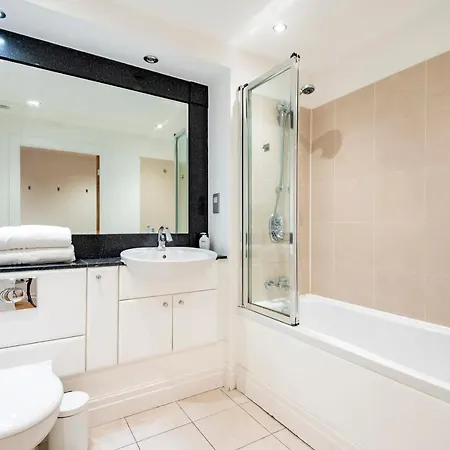 Paddington Basin View Apartment London