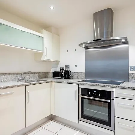 Paddington Basin View Apartment
