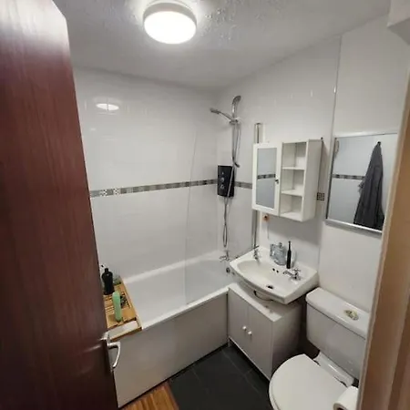 Amazing 1 Bed Flat, Sw19 London