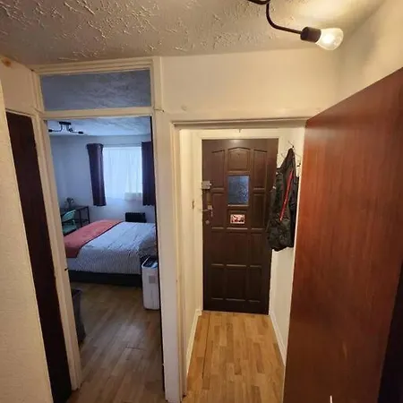 Amazing 1 Bed Flat, Sw19 Apartment *