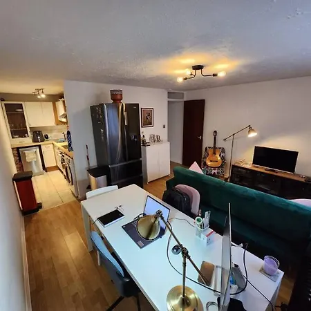 Amazing 1 Bed Flat, Sw19 Apartment *