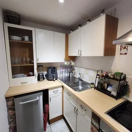 Amazing 1 Bed Flat, Sw19 * London