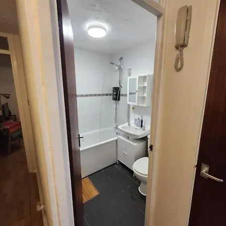 Amazing 1 Bed Flat, Sw19 Apartment London