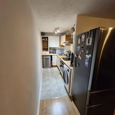 Amazing 1 Bed Flat, Sw19 London