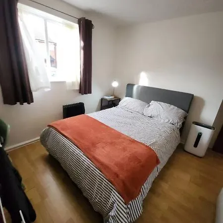 Amazing 1 Bed Flat, Sw19 Apartment *
