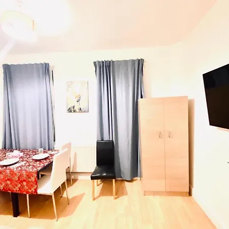 Apartment Lovely 3 Bedroom Property Next To Paddington Station Central *