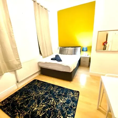 Lovely 3 Bedroom Property Next To Paddington Station Central