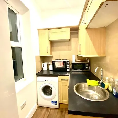 Lovely 3 Bedroom Property Next To Paddington Station Central Apartment *