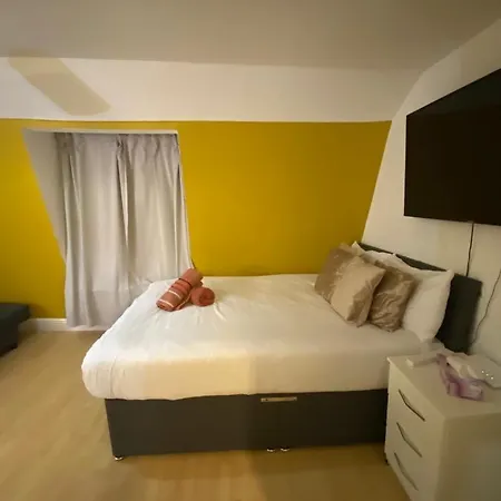 Lovely 3 Bedroom Property Next To Paddington Station Central London