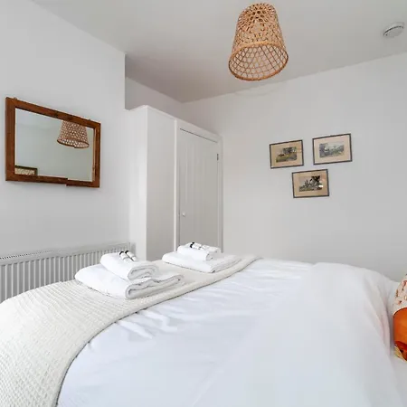 Apartment Stylish 3 Bdr Wfree Parking And Garden *