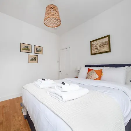 Apartment Stylish 3 Bdr Wfree Parking And Garden