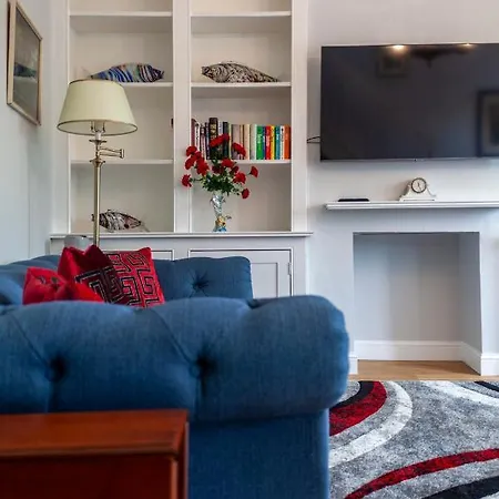 Apartment Stylish 3 Bdr Wfree Parking And Garden