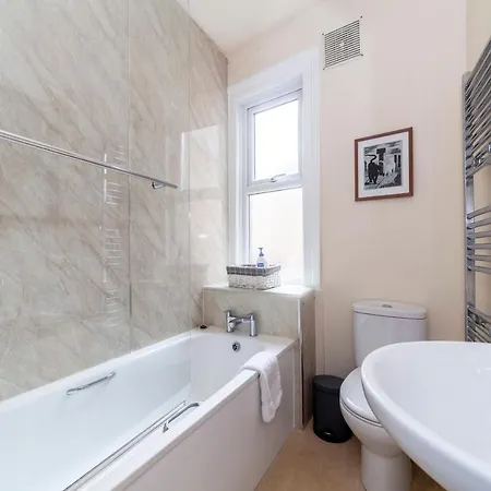 Apartment Stylish 3 Bdr Wfree Parking And Garden *