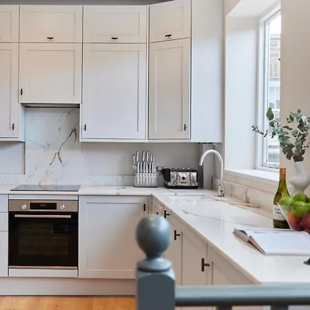 Apartment The Earl's Court Space - Modern 2bdr Flat With Terrace + Parking *