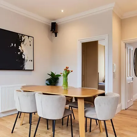 The Earl's Court Space - Modern 2bdr Flat With Terrace + Parking Apartment *