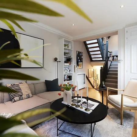 The Earl's Court Space - Modern 2bdr Flat With Terrace + Parking Apartment London
