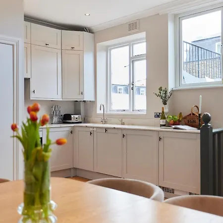 The Earl's Court Space - Modern 2bdr Flat With Terrace + Parking Apartment *