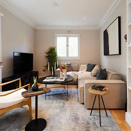Apartment The Earl's Court Space - Modern 2bdr Flat With Terrace + Parking