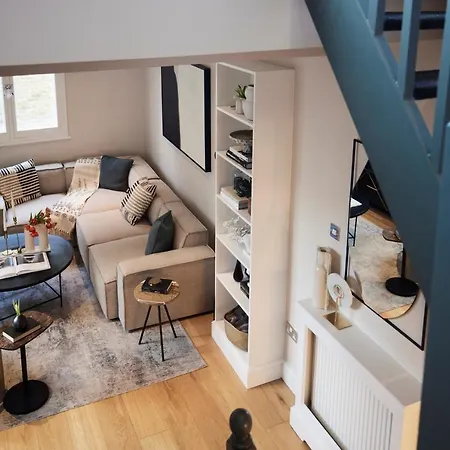 Apartment The Earl's Court Space - Modern 2bdr Flat With Terrace + Parking