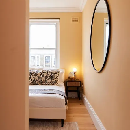 The Earl's Court Space - Modern 2bdr Flat With Terrace + Parking Apartment
