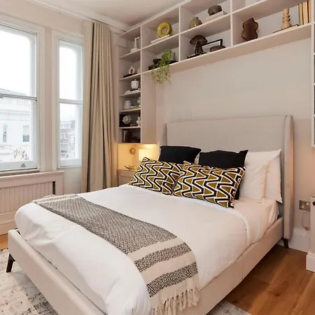 The Earl's Court Space - Modern 2bdr Flat With Terrace + Parking