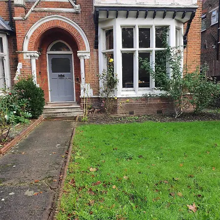 Friendly * Ealing