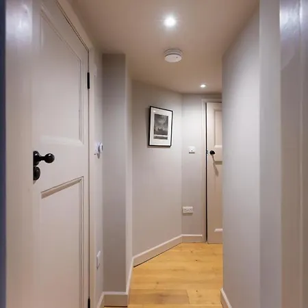 Cozy Apt In Central *