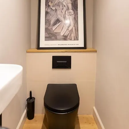 Cozy Apt In Central *