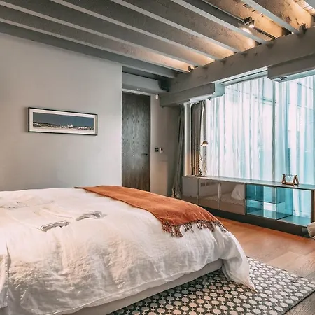 Immaculate 2-bed Loft In * London