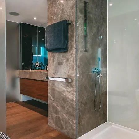 Immaculate 2-bed Loft In * London