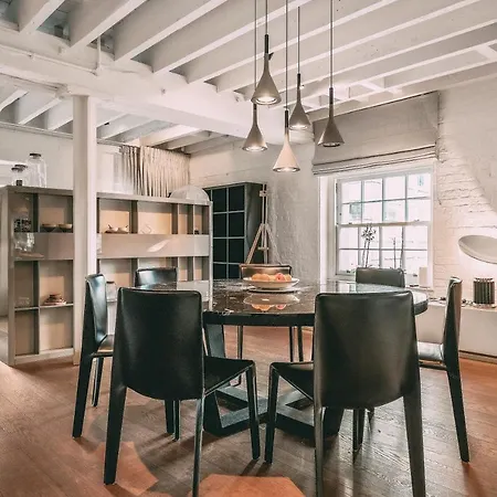 Immaculate 2-bed Loft In London
